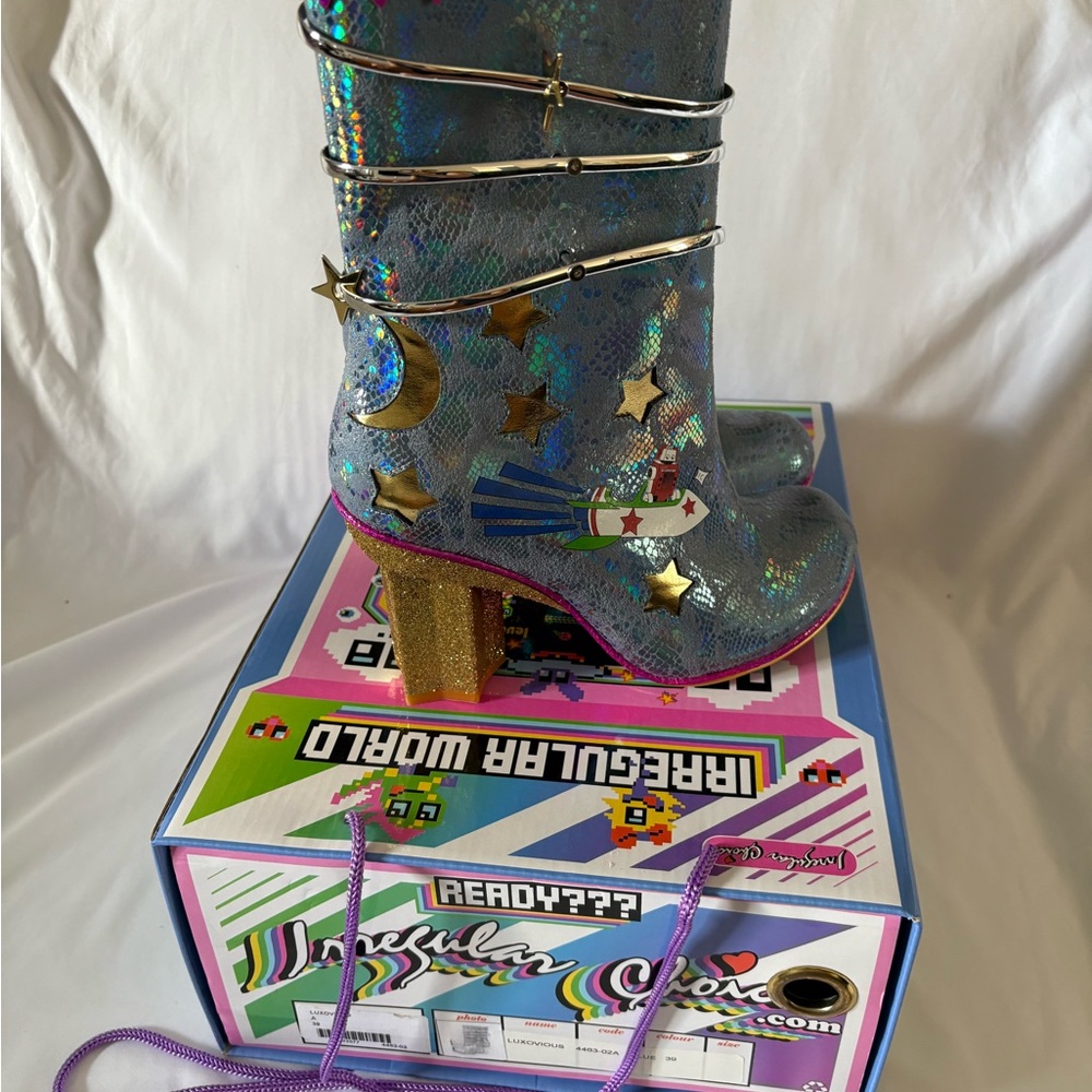 Holographic Star-Embellished Boots - Picture 4 of 14